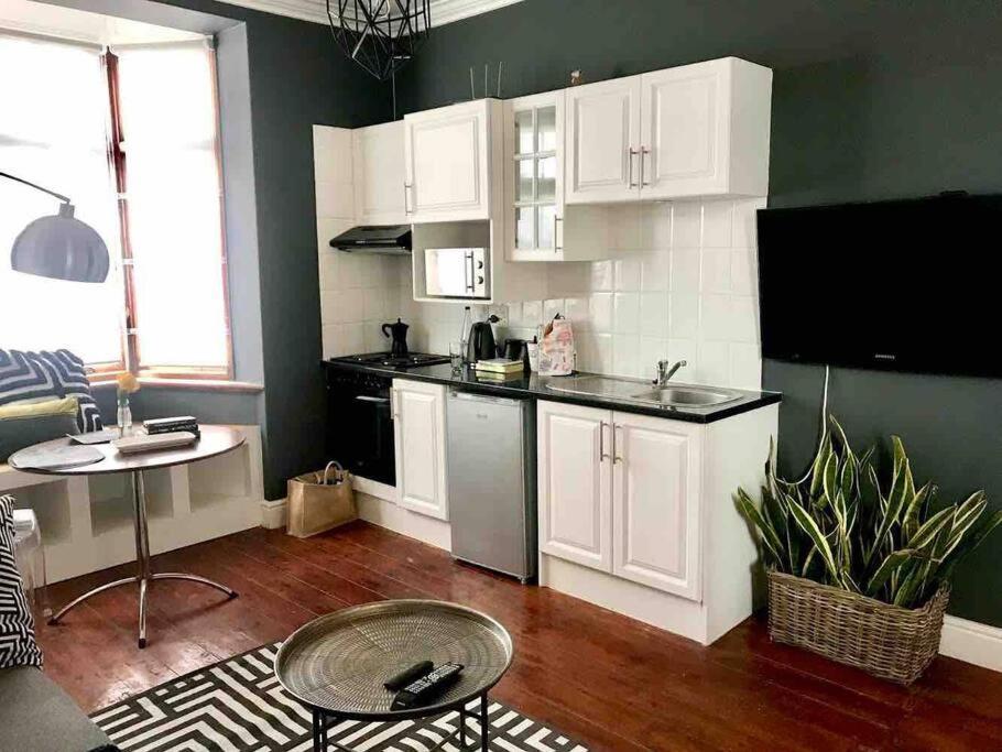 1-Bedroom Sea Point Gem - Perfect Location! Кейптаун Экстерьер фото