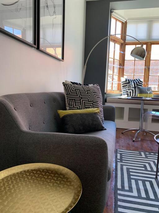 1-Bedroom Sea Point Gem - Perfect Location! Кейптаун Экстерьер фото