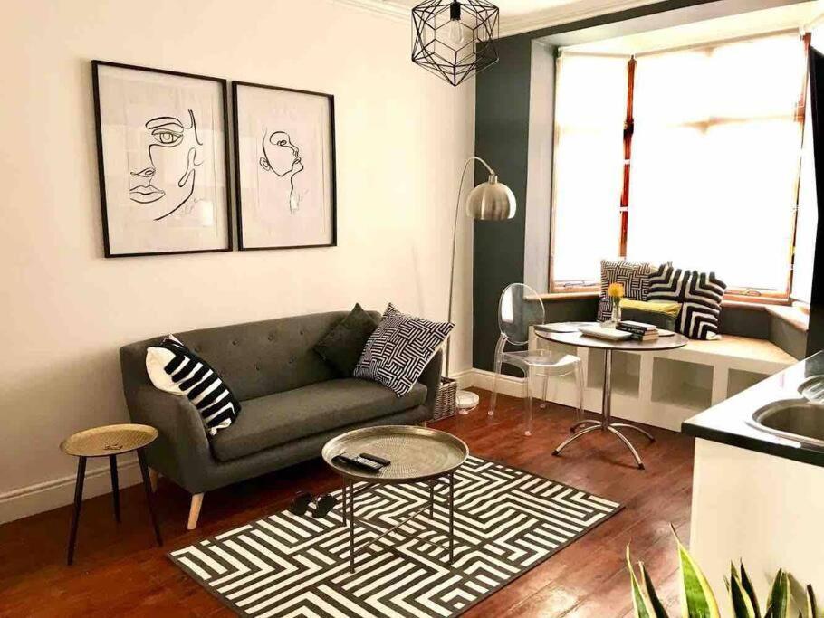 1-Bedroom Sea Point Gem - Perfect Location! Кейптаун Экстерьер фото